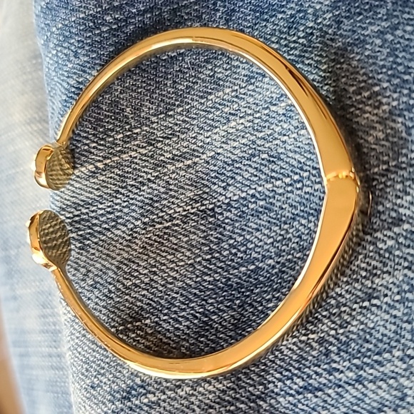 Kate Spade "SPOT THE SPADE โ ๏ธ " Gold Hinged Bangle w Inset Swarovski Crystal! - Picture 5 of 13